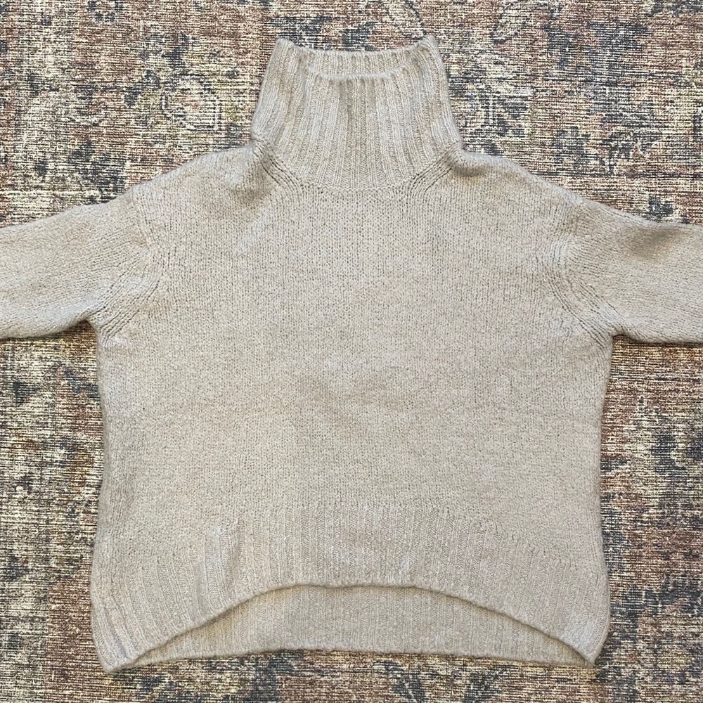 H&M Sweater - Picture 2 of 4